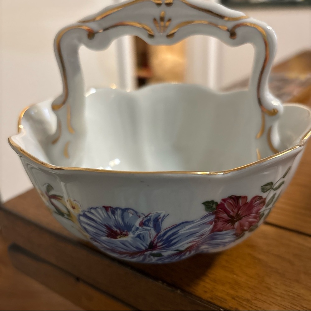 Royal Gallery Floral Basket - Picture 5 of 8
